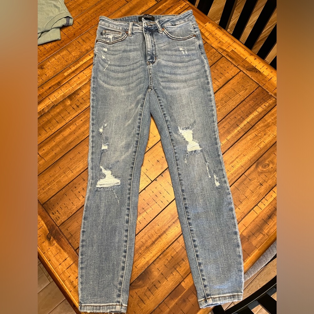 Judy Blue Women's High Waisted Destroyed Tummy Control Skinny…worn only once!